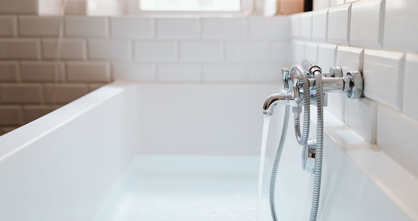 Bath filling up Bath filling up